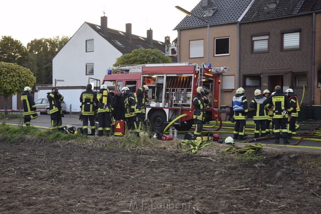 Feuer 2 Vollbrand Reihenhaus Roggendorf Berrischstr P121.JPG - Miklos Laubert